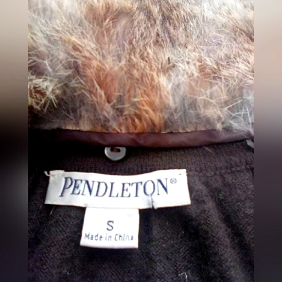 1- Pendelton  brown wool sweater with detachable fur collar in size  s  B12 - Picture 2 of 6